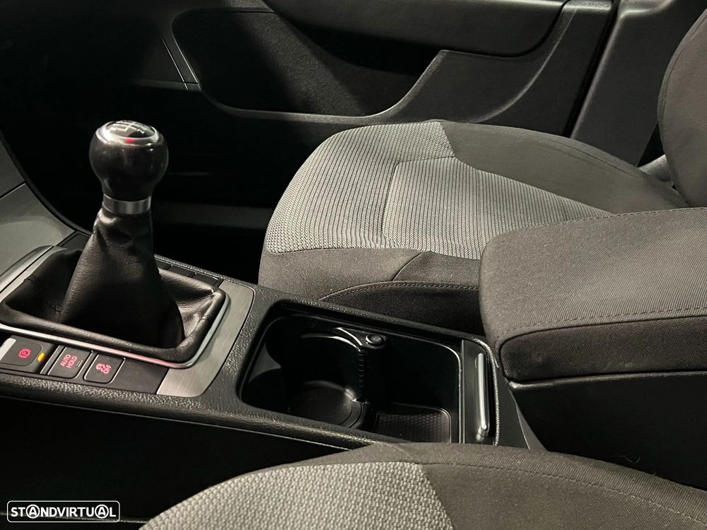 VW Passat 1.6 TDI BlueMotion - 15