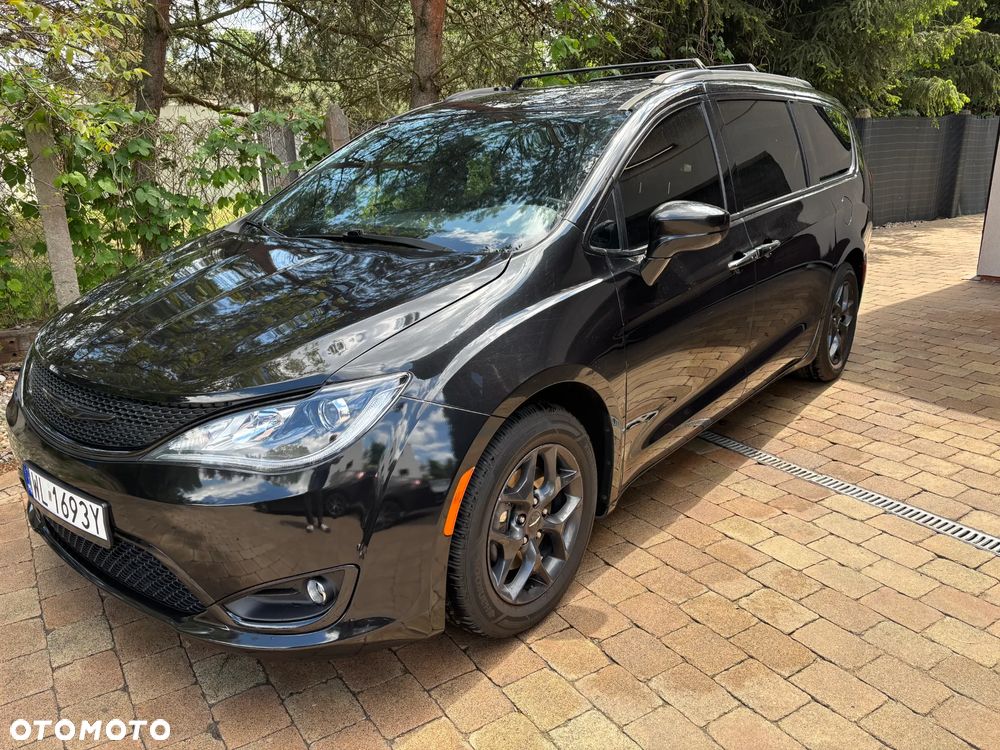 Chrysler Pacifica - 2