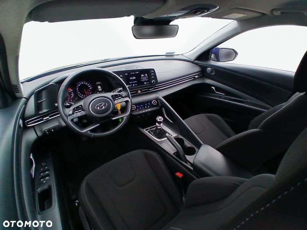 Hyundai Elantra - 33