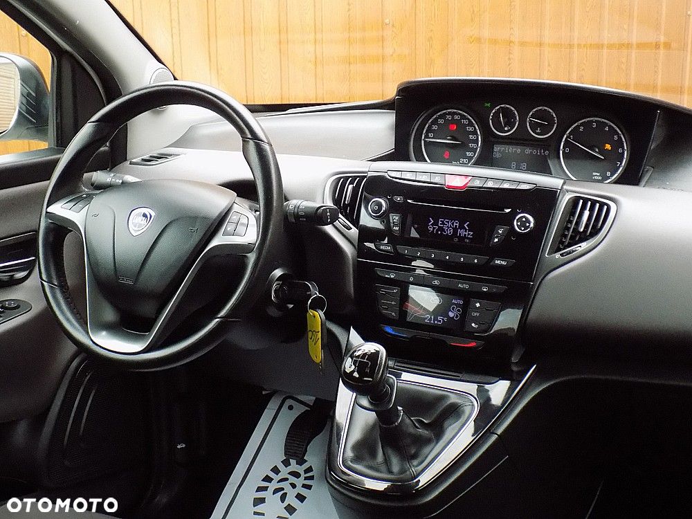 Lancia Ypsilon 0.9 Black&Red S&S - 15