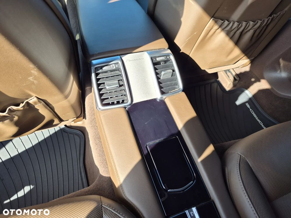 Porsche Panamera 4 Edition - 19