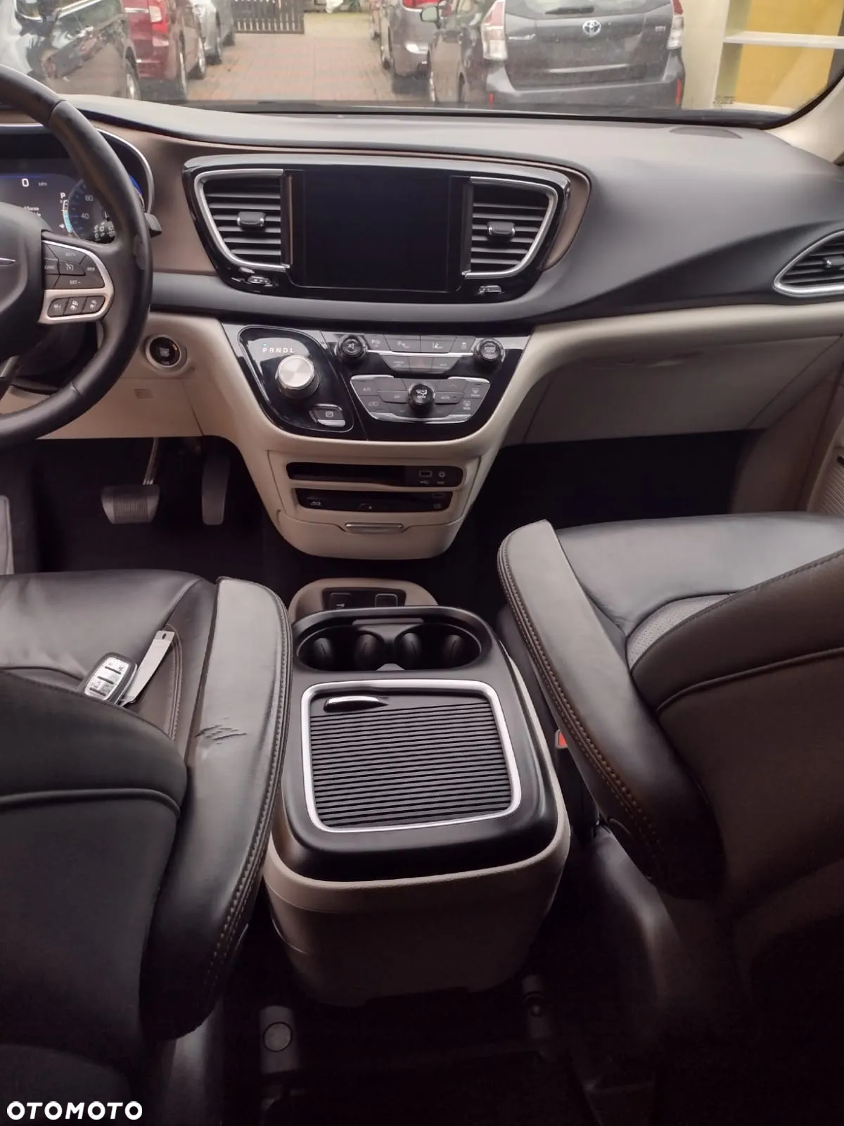 Chrysler Pacifica - 8