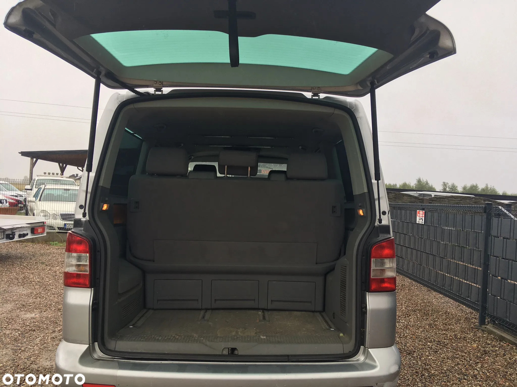 Volkswagen Multivan - 10