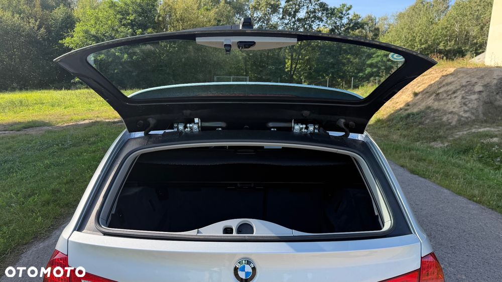 BMW Seria 3 320d xDrive - 25