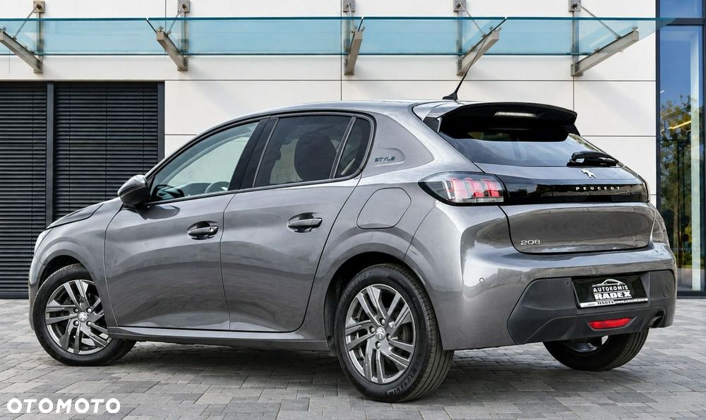 Peugeot 208 - 8