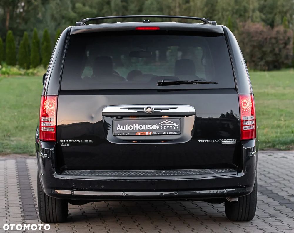 Chrysler Town & Country - 9
