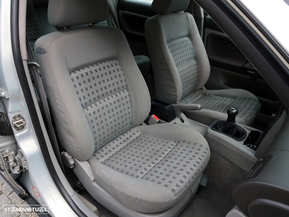 VW Passat 1.9 TDi Confortline - 12