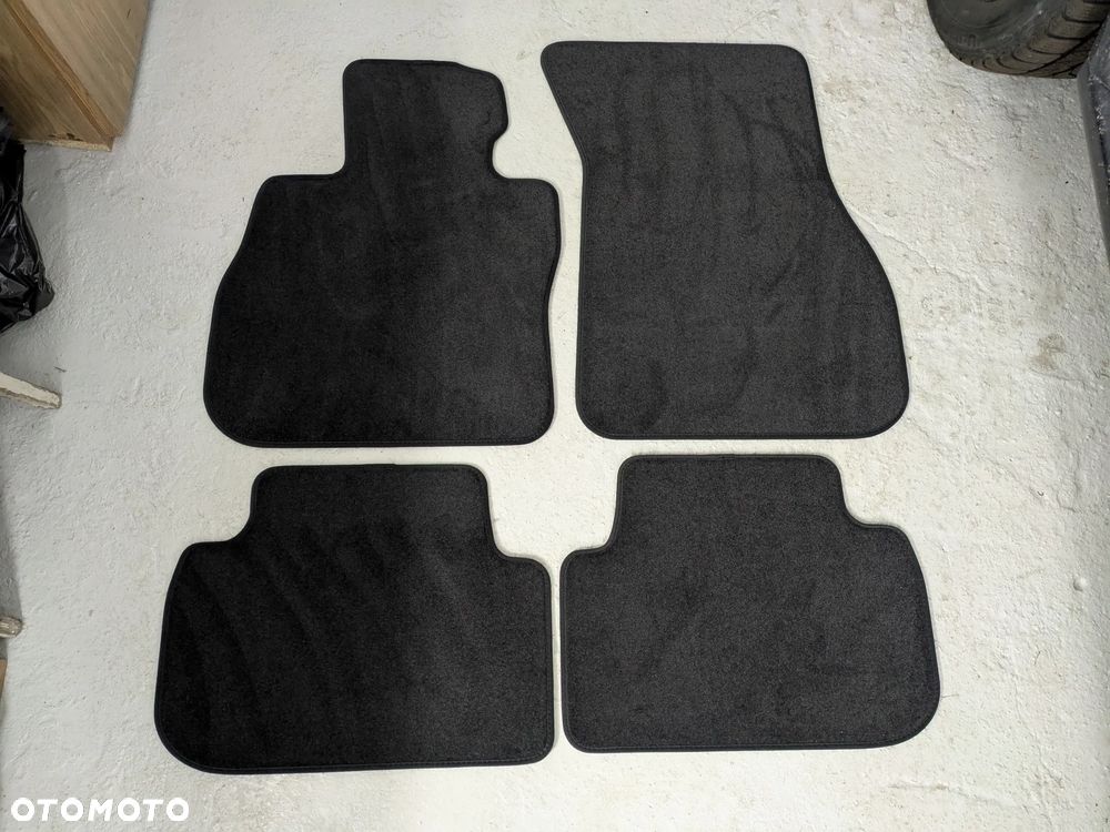 DYWANIKI BMW  seria 1 F40, F70 - 2