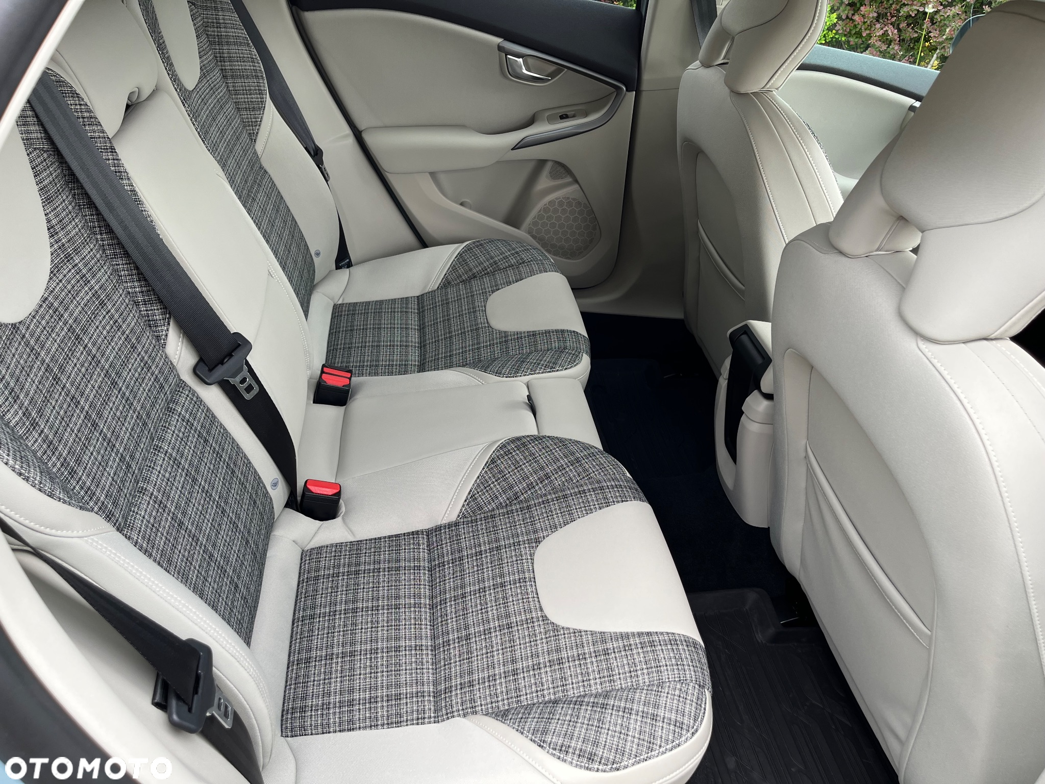 Volvo V40 T3 Drive-E Momentum - 10