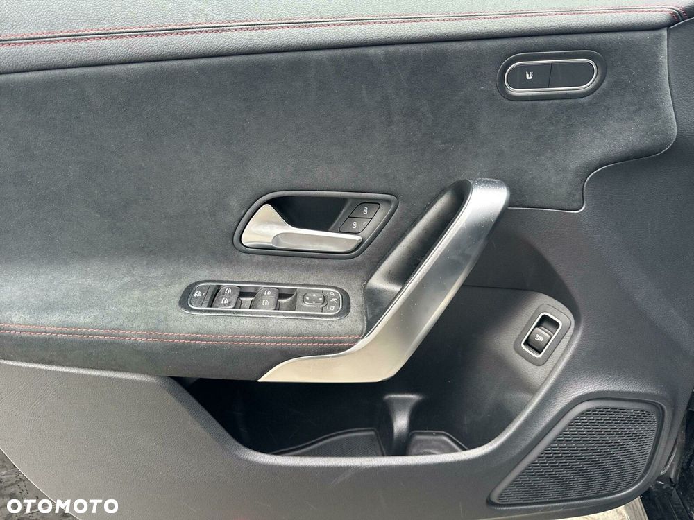 Mercedes-Benz CLA 200 AMG Line 7G-DCT - 15