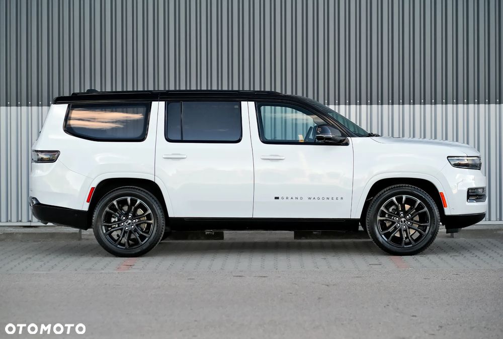 Jeep Grand Wagoneer - 9