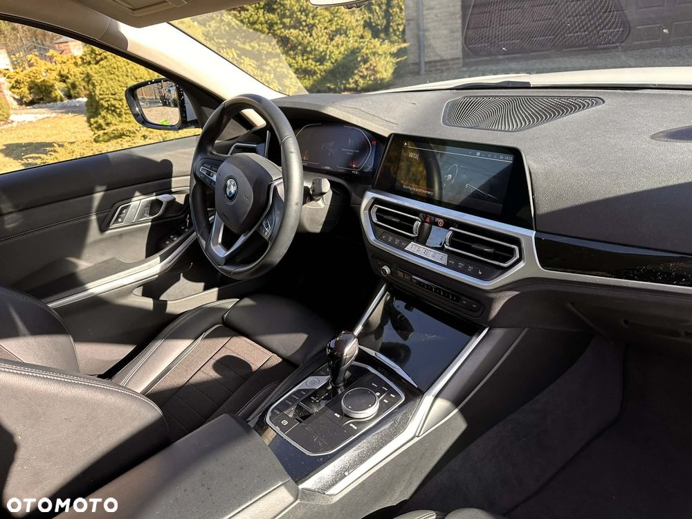 BMW Seria 3 318i - 4
