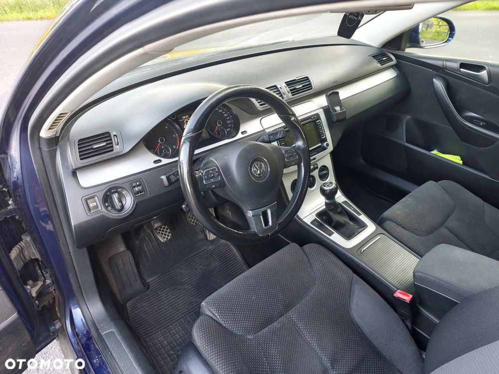 Volkswagen Passat 2.0 TDI Comfortline - 11