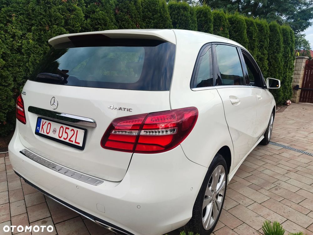 Mercedes-Benz Klasa B 250 4-Matic - 32
