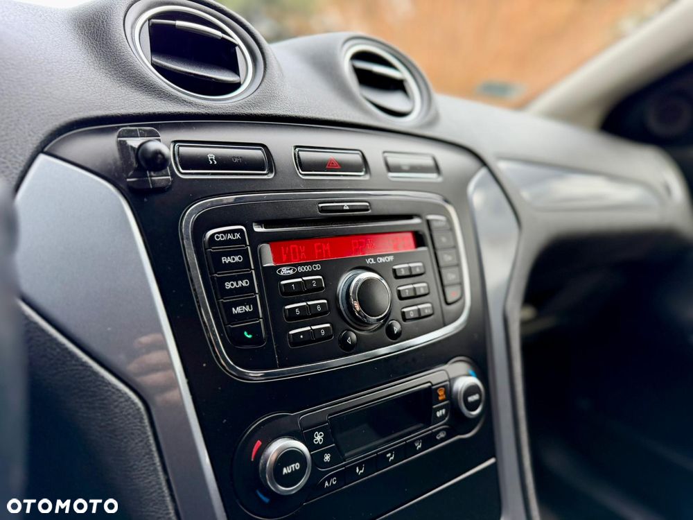 Ford Mondeo 2.0 TDCi Trend - 13