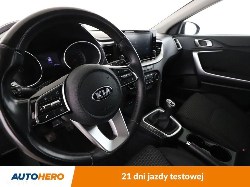 Kia Ceed - 11