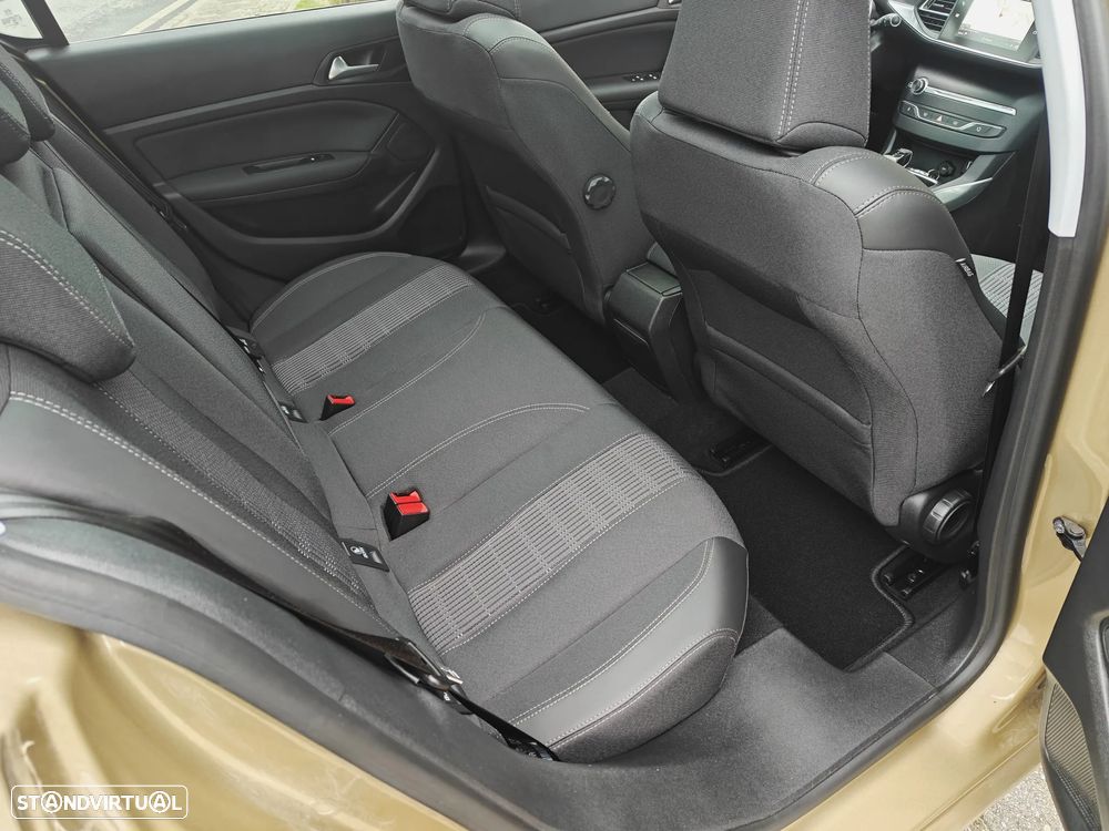 Peugeot 308 1.2 PureTech Allure Pack EAT8 - 16