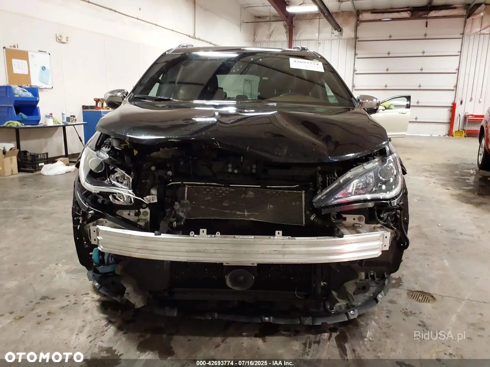 Chrysler Pacifica - 8