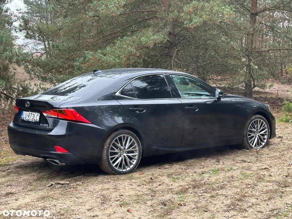 Lexus IS 200t - 2