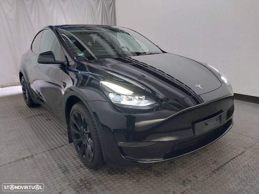 Tesla Model Y Long Range Dual Motor AWD - 2
