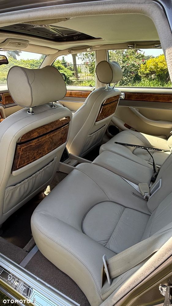 Jaguar Daimler Double Six - 12