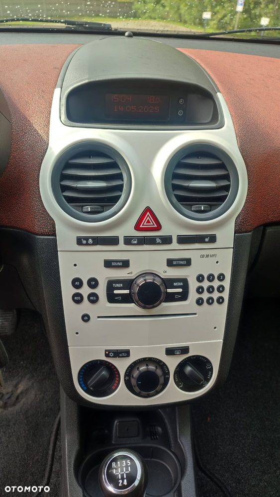 Opel Corsa 1.4 16V Energy - 11