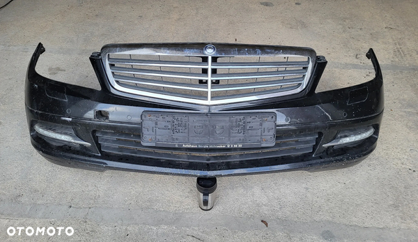 Zderzak przedni kompletny grill  Mercedes W204  LED pdc