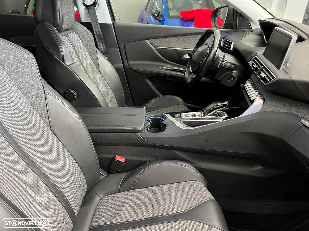Peugeot 3008 BlueHDi 130 Stop & Start EAT8 Allure - 23