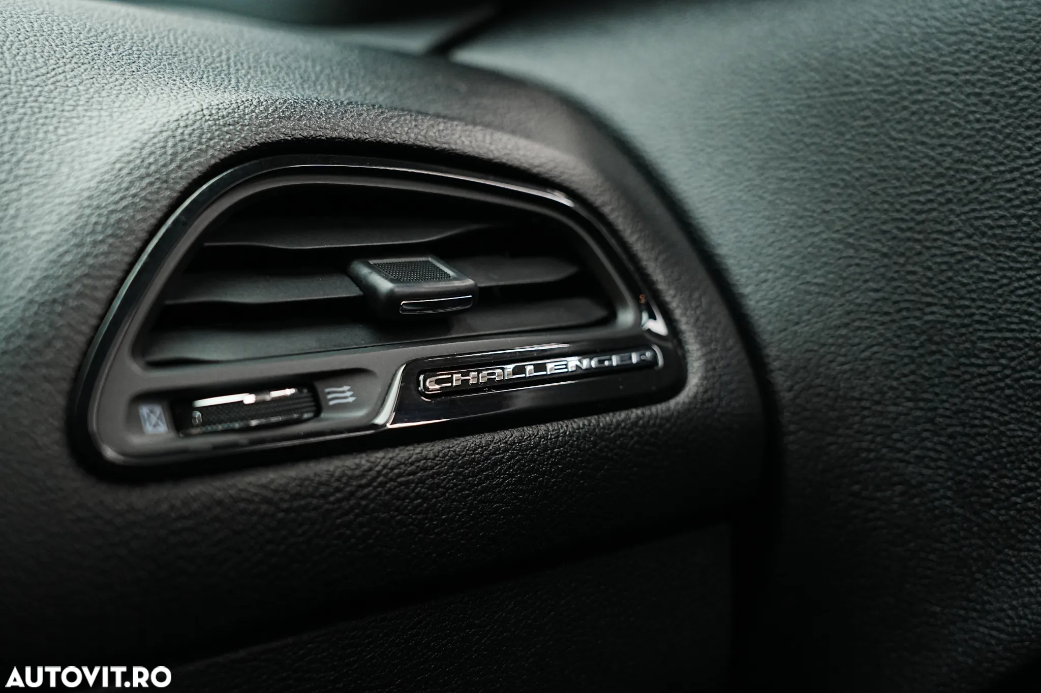 Dodge Challenger Automatik SXT Plus - 35