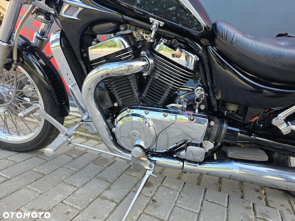 Suzuki Intruder - 11