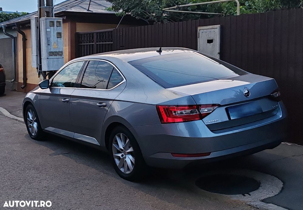 Skoda Superb 2.0 TDI DSG Ambition - 3