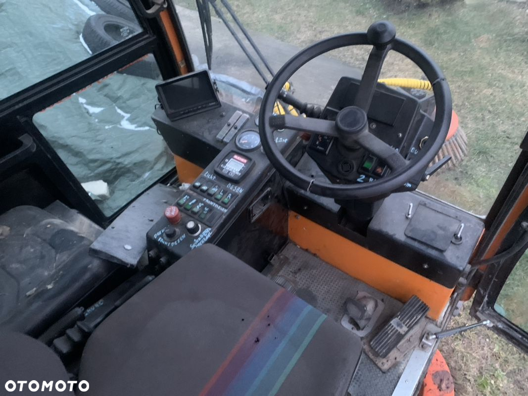 Kubota Bucher Guyer City Cat CC 2000 - 13