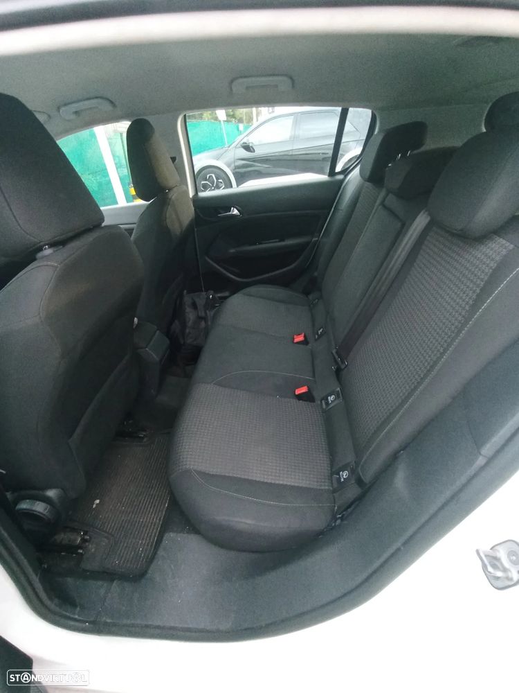 Peugeot 308 BlueHDi FAP 130 EAT6 Stop & Start Active - 5