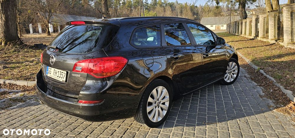 Opel Astra 1.4 Turbo 150 Jahre - 10