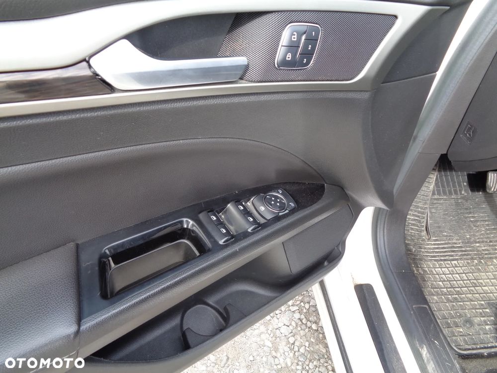 Ford Fusion 2.0 EcoBoost Titanium - 8