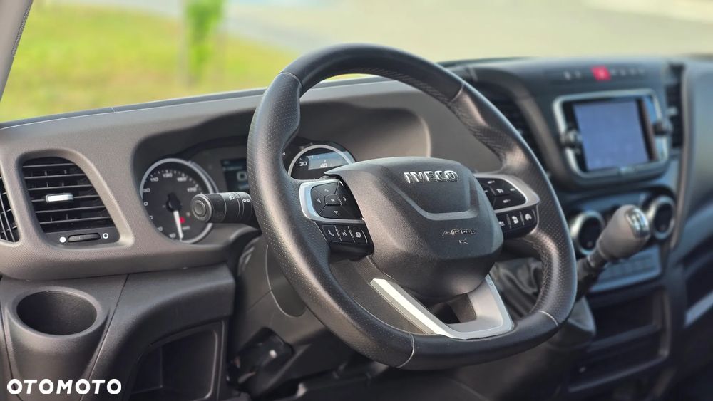 Iveco ❗️❗️DAILY 3.0 180KM MAXI 50C18 JAK NOWY ❗️❗️MODEL 2024 / BLOKADA MOSTU / SKRZYNIA OTWARTA WIDAR 10 PALET / 3500KG HAK / PIERWSZY WŁASCICIEL / NAVI / KAMERA COFANIA / FULL LED / TEMPOMAT AKTYWNY / BLIŹNIAKI / BURTY ALUMINIOWE / WERSJA WZMOCNIONA / FULL OPCJA / SERWIS ASO / SALON POLSKA / 35C15 50C15 35C18❗❗ JAK Z SALONU - NOWY -❗❗ - 33