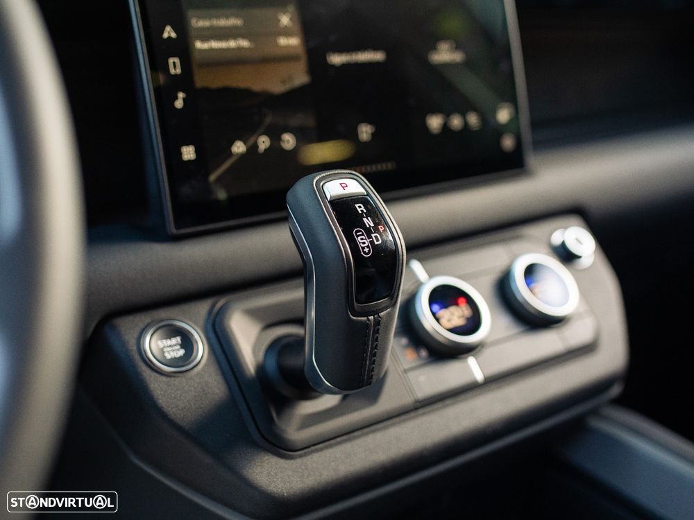 Land Rover Defender 2.0 P300e 110 AWD X-Dynamic SE - 34