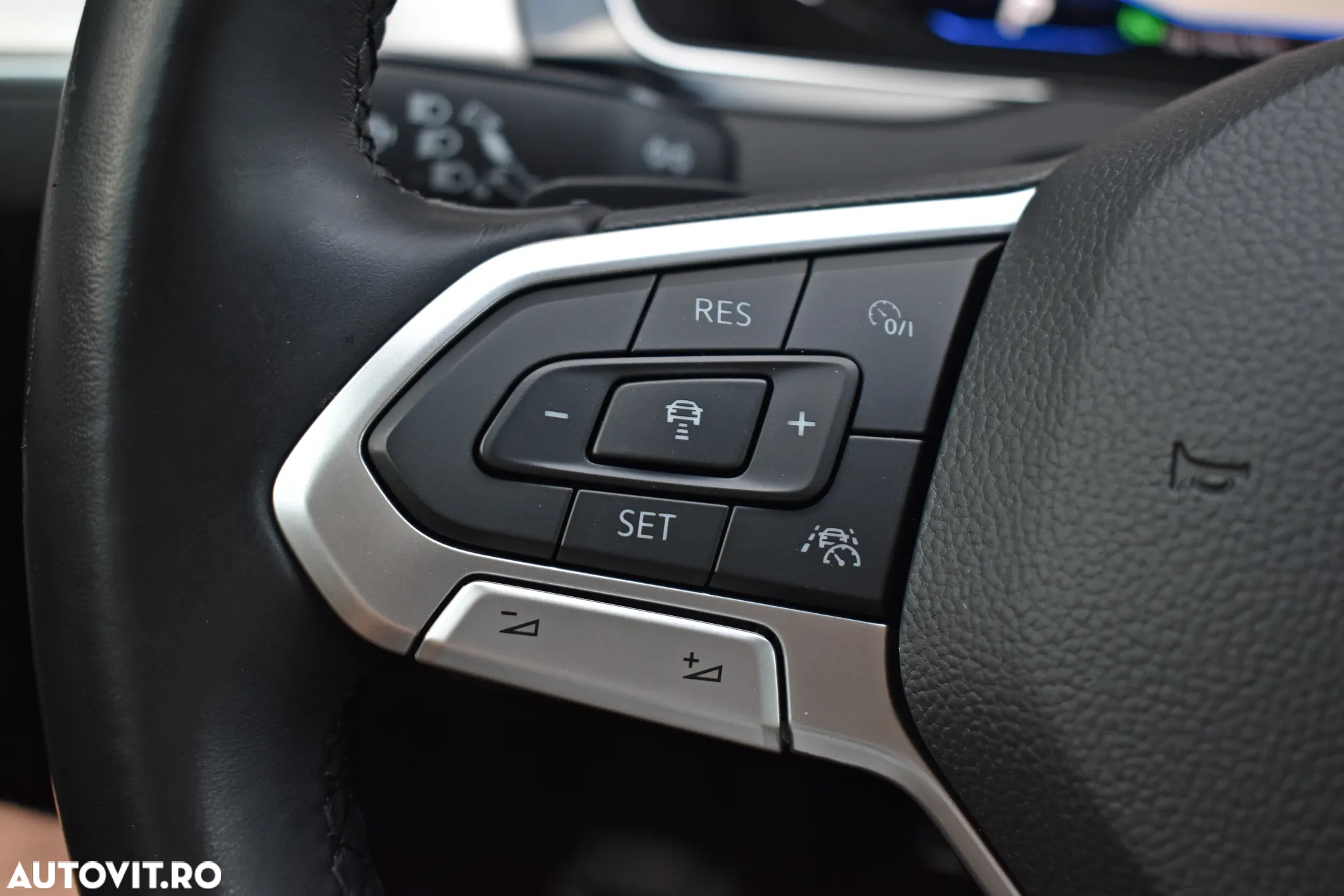 Volkswagen Passat Variant 2.0 TDI SCR DSG R-Line - 22