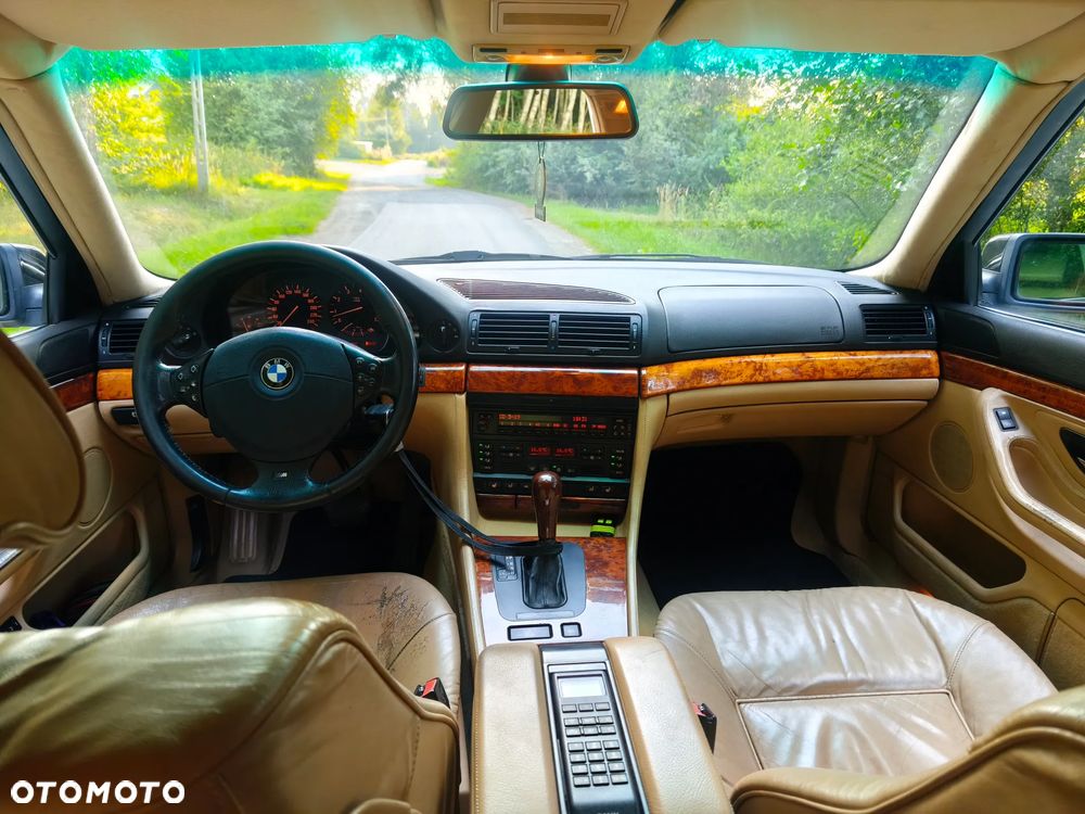 BMW Seria 7 740i - 10