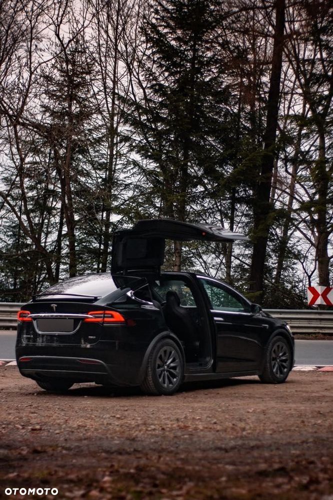 Tesla Model X - 3