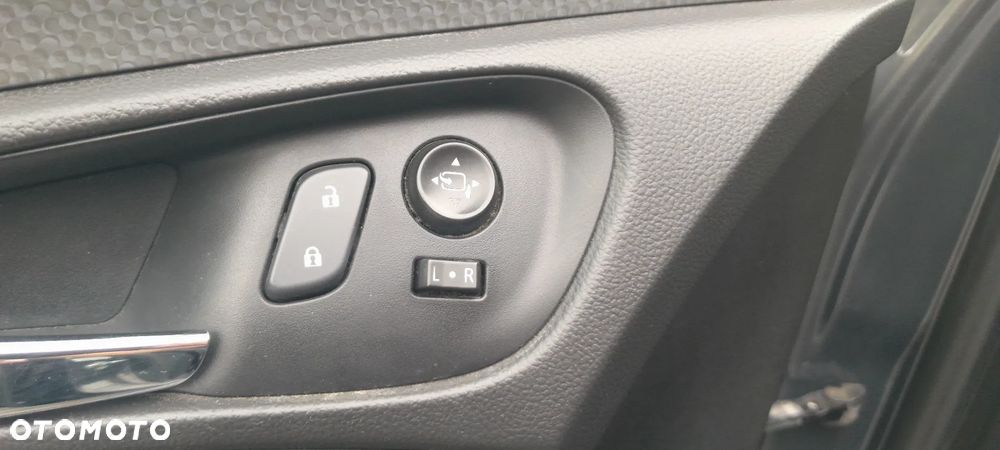 Opel Insignia - 22