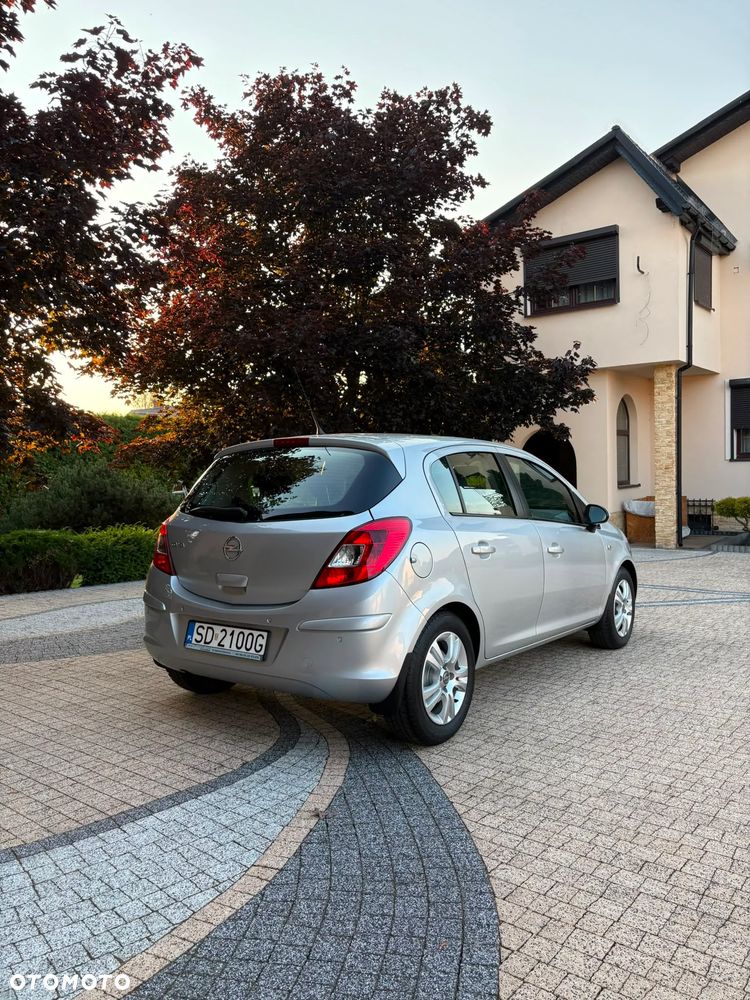 Opel Corsa 1.4 16V Cosmo - 3