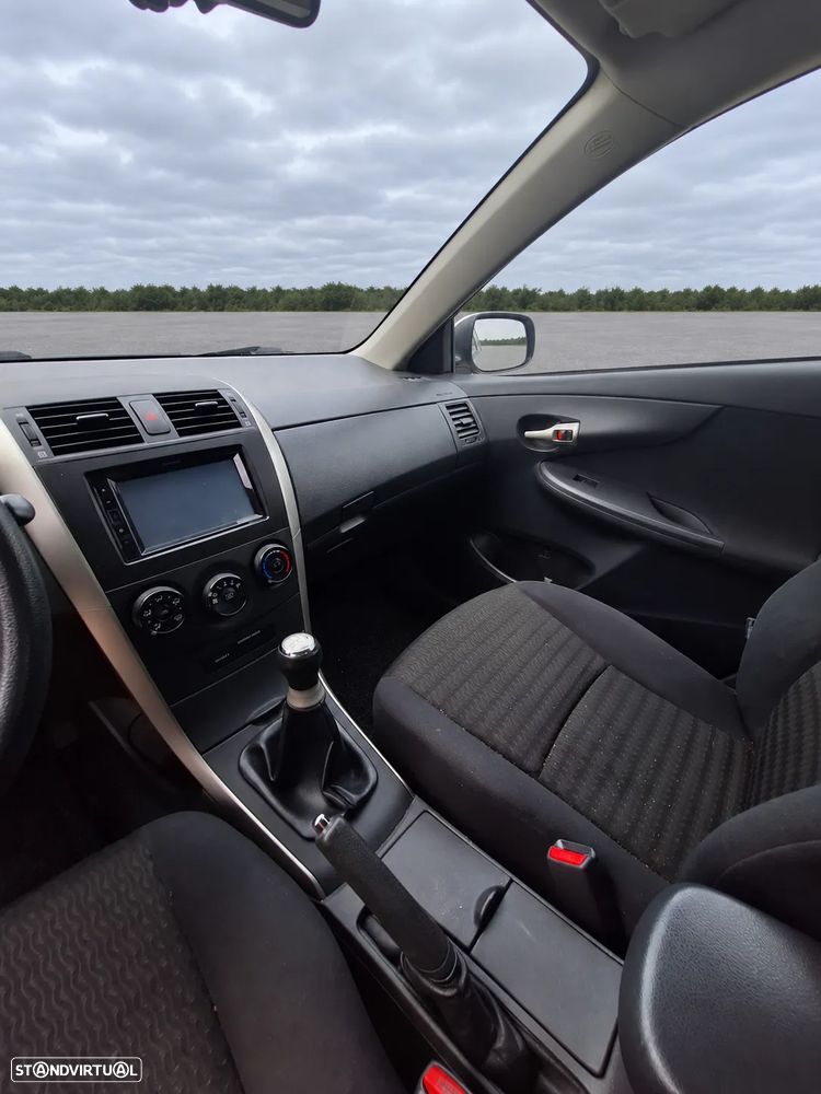 Toyota Corolla 1.4 D-4D Premium Plus - 8