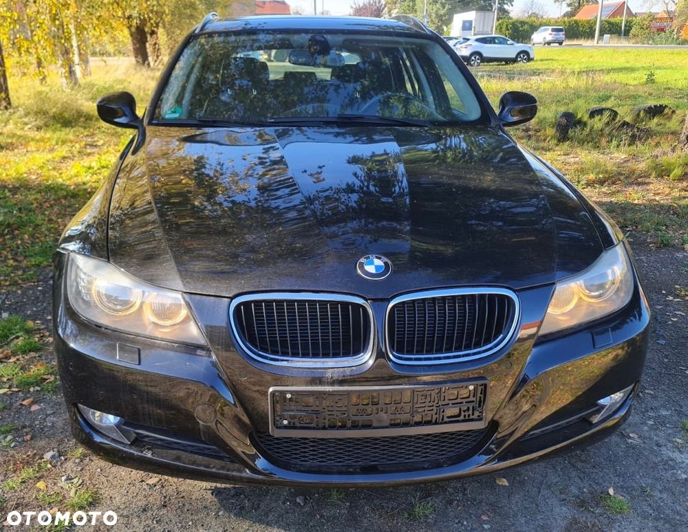 BMW Seria 3 318i Touring - 2