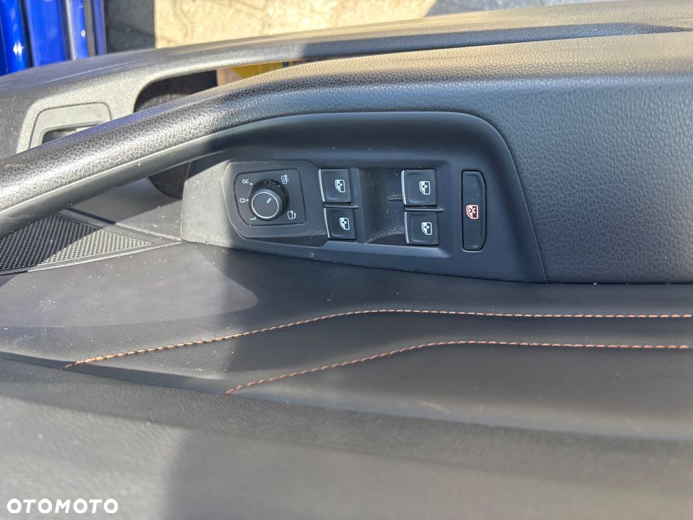 Volkswagen Passat 2.0 TDI SCR DSG 4Motion Elegance - 9