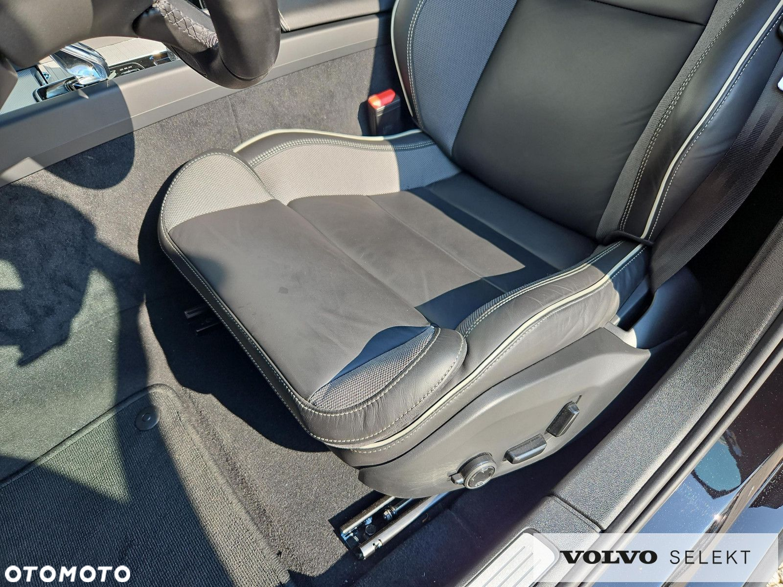 Volvo S60 B5 B AWD Plus Dark - 17