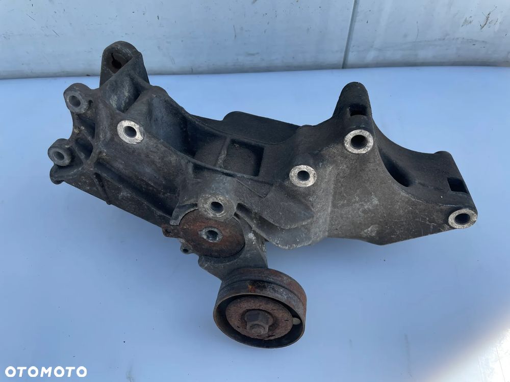 ŁAPA ALTERNATORA VW GOLF IV 032145169Q - 1