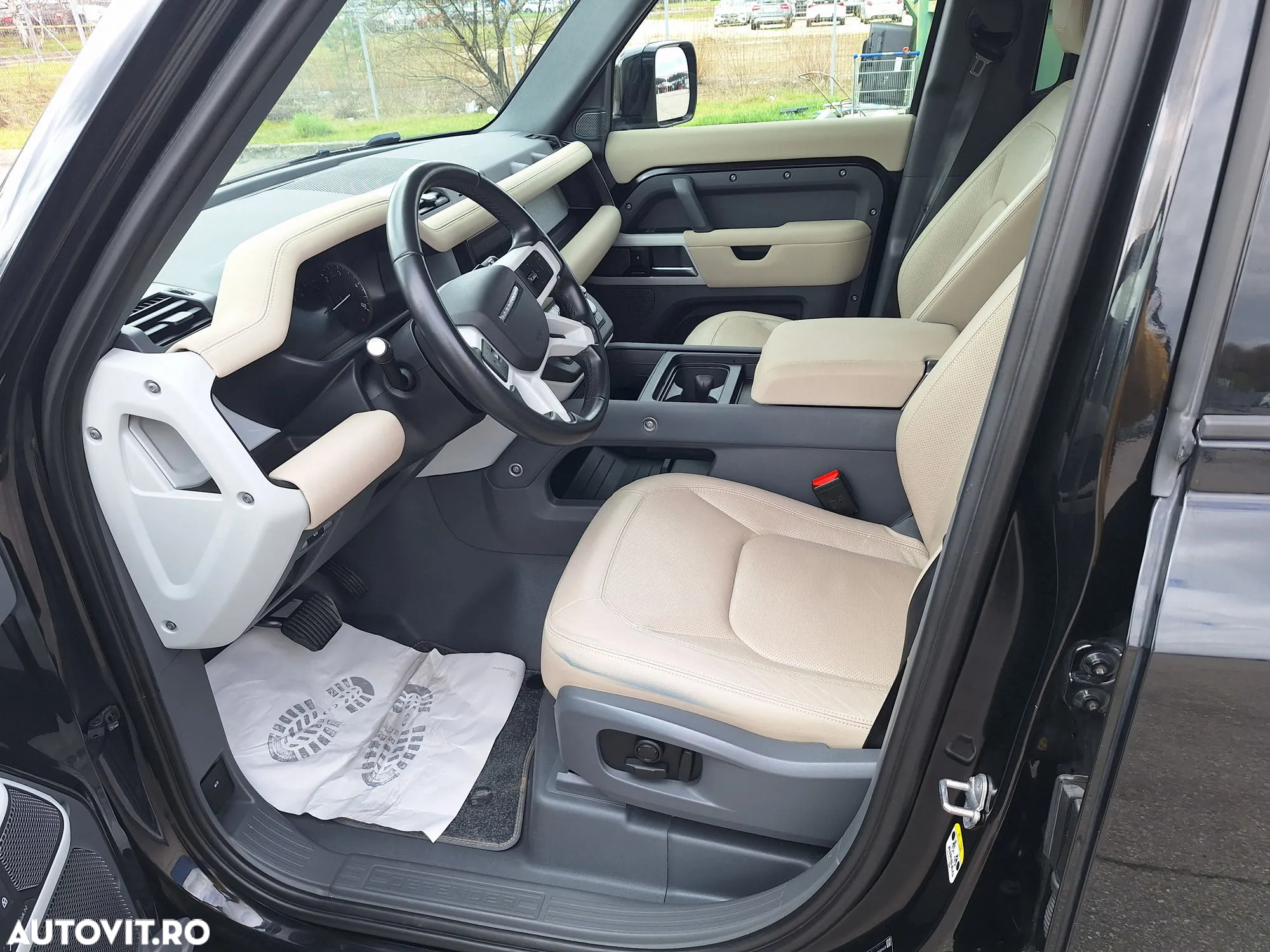 Land Rover Defender - 10
