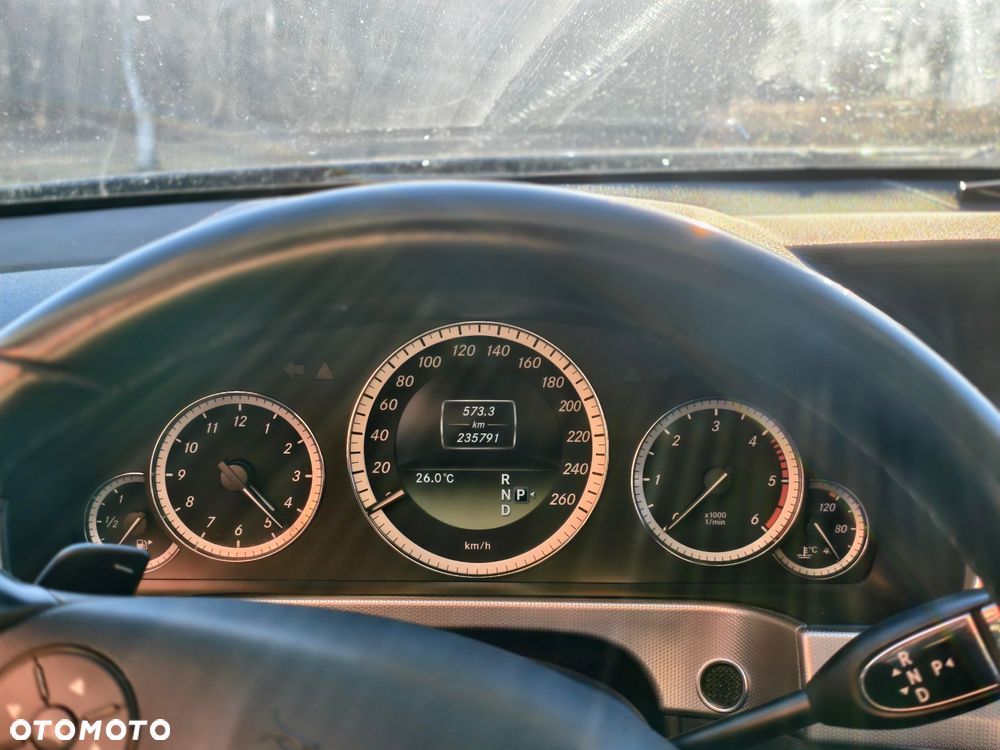 Mercedes-Benz Klasa E 220 T CDI DPF BlueEFFICIENCY 7G-TRONIC Elegance - 8