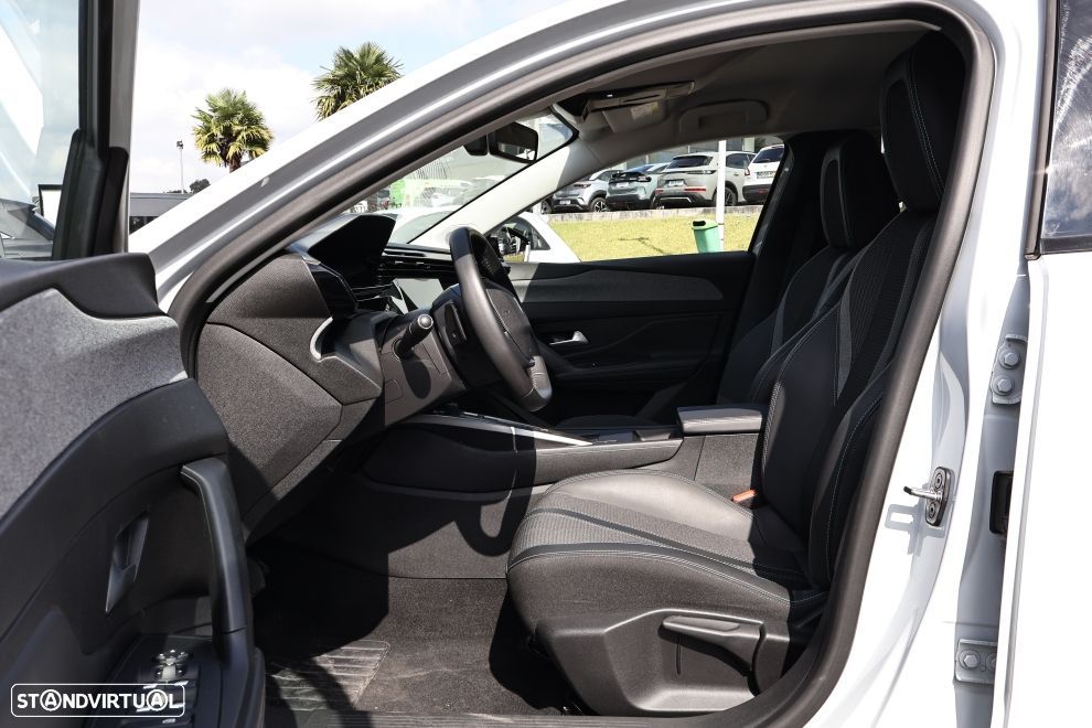Peugeot 408 1.6 Hybrid Allure e-EAT8 - 17